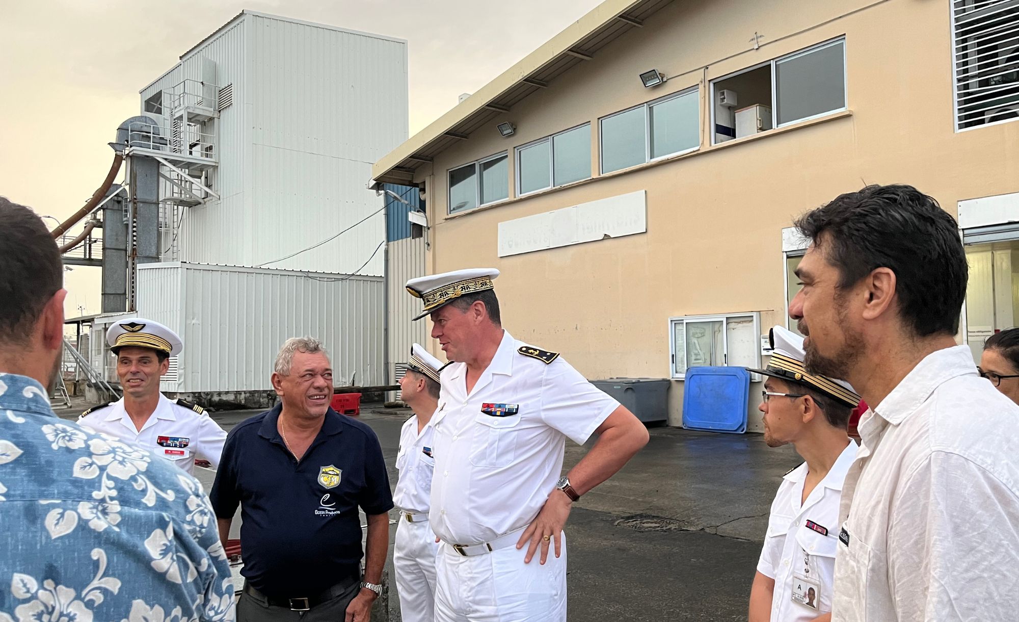 Visite du port de pêche de Papeete par le ministre du secteur Primaire en charge de la Recherche